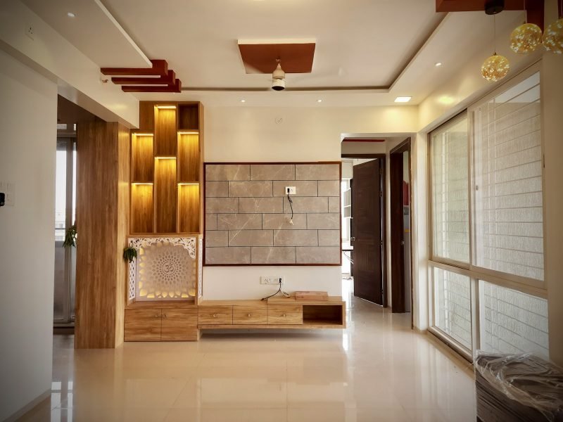 Hoc Volo arquitectura Madrid a living room with a large painting on the wall